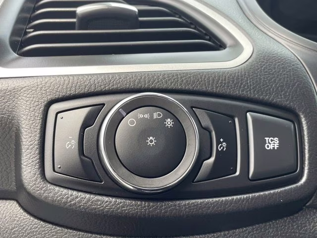 2023 Silver Metallic Ford Edge SEL AWD SUV