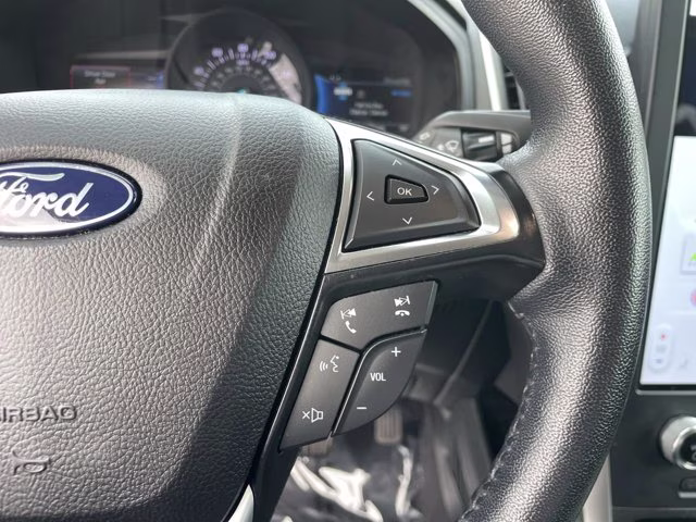 2023 Silver Metallic Ford Edge SEL AWD SUV