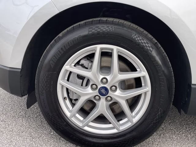 2023 Silver Metallic Ford Edge SEL AWD SUV