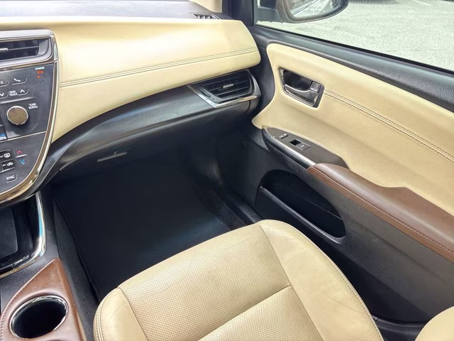 2018 Blizzard Pearl Toyota Avalon Hybrid Limited FWD Sedan