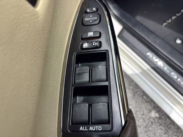 2018 Blizzard Pearl Toyota Avalon Hybrid Limited FWD Sedan
