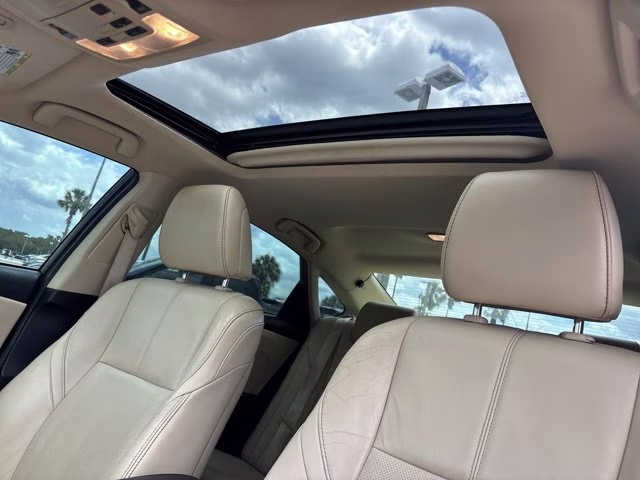 2018 Blizzard Pearl Toyota Avalon Hybrid Limited FWD Sedan