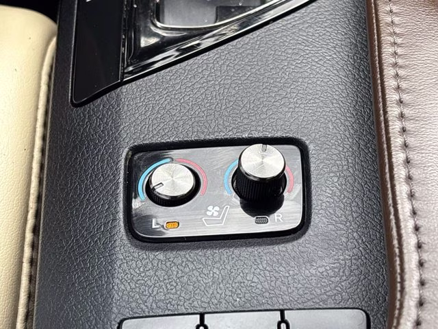 2018 Blizzard Pearl Toyota Avalon Hybrid Limited FWD Sedan