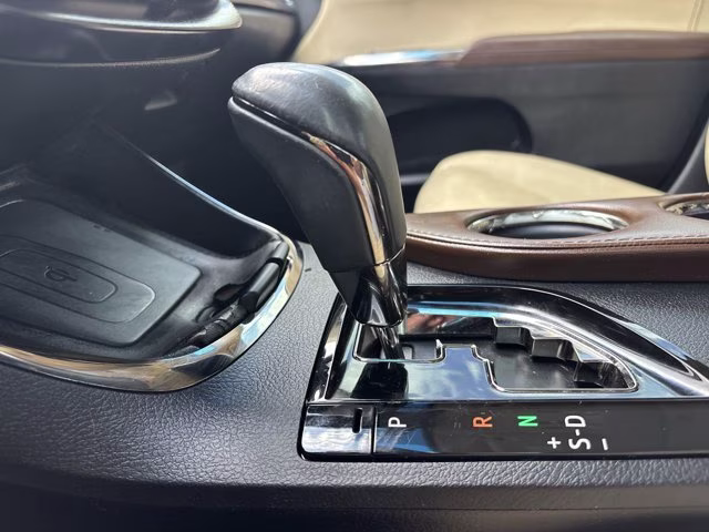 2018 Blizzard Pearl Toyota Avalon Hybrid Limited FWD Sedan