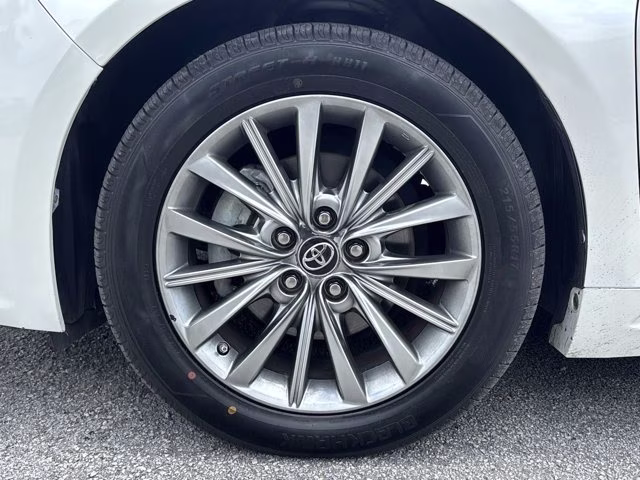 2018 Blizzard Pearl Toyota Avalon Hybrid Limited FWD Sedan