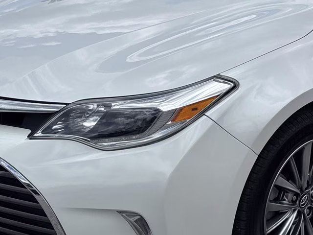2018 Blizzard Pearl Toyota Avalon Hybrid Limited FWD Sedan