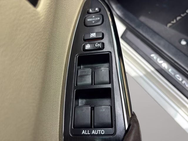 2018 Blizzard Pearl Toyota Avalon Limited FWD Sedan