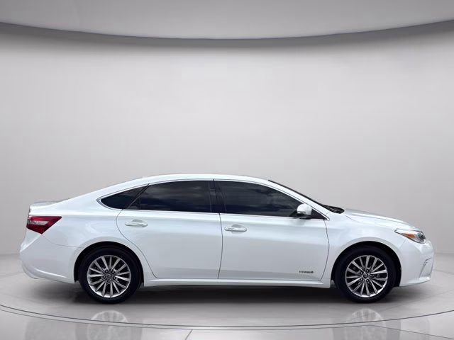 2018 Blizzard Pearl Toyota Avalon Limited FWD Sedan