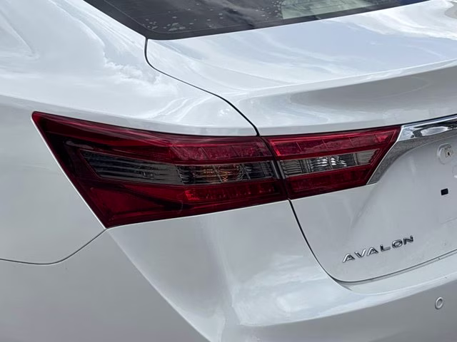 2018 Blizzard Pearl Toyota Avalon Limited FWD Sedan