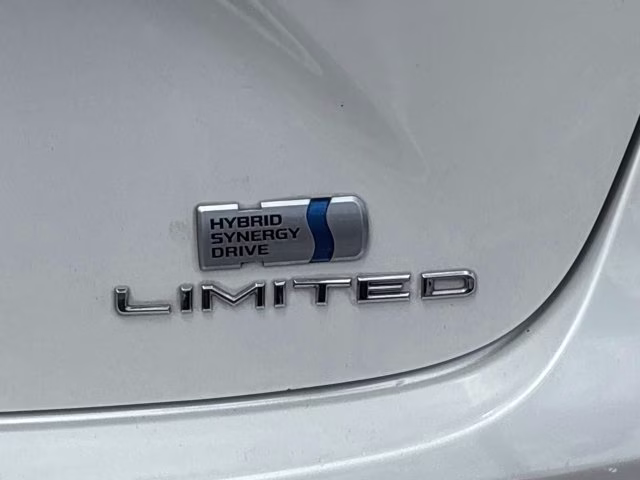2018 Blizzard Pearl Toyota Avalon Limited FWD Sedan
