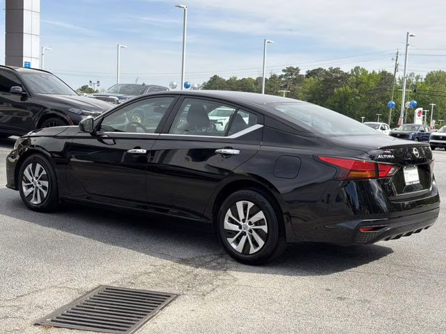 2023 Super Black Clearcoat Nissan Altima 2.5 S FWD Sedan