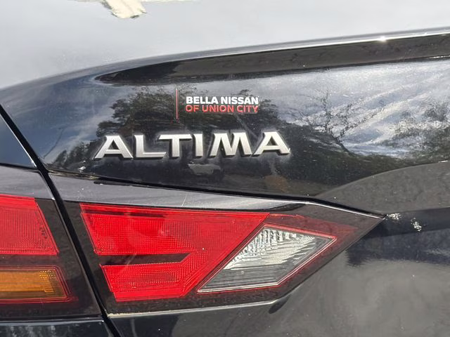 2023 Super Black Clearcoat Nissan Altima 2.5 S FWD Sedan