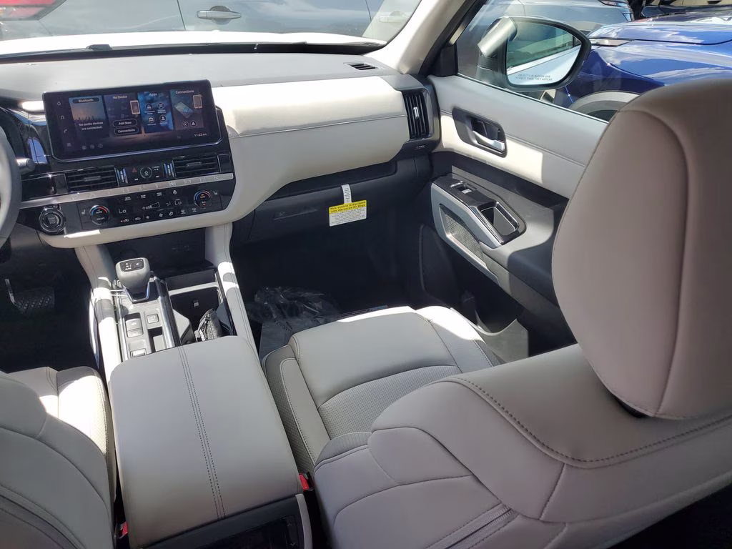 2026 Everest White Pearl Tricoat Nissan Pathfinder SL FWD SUV