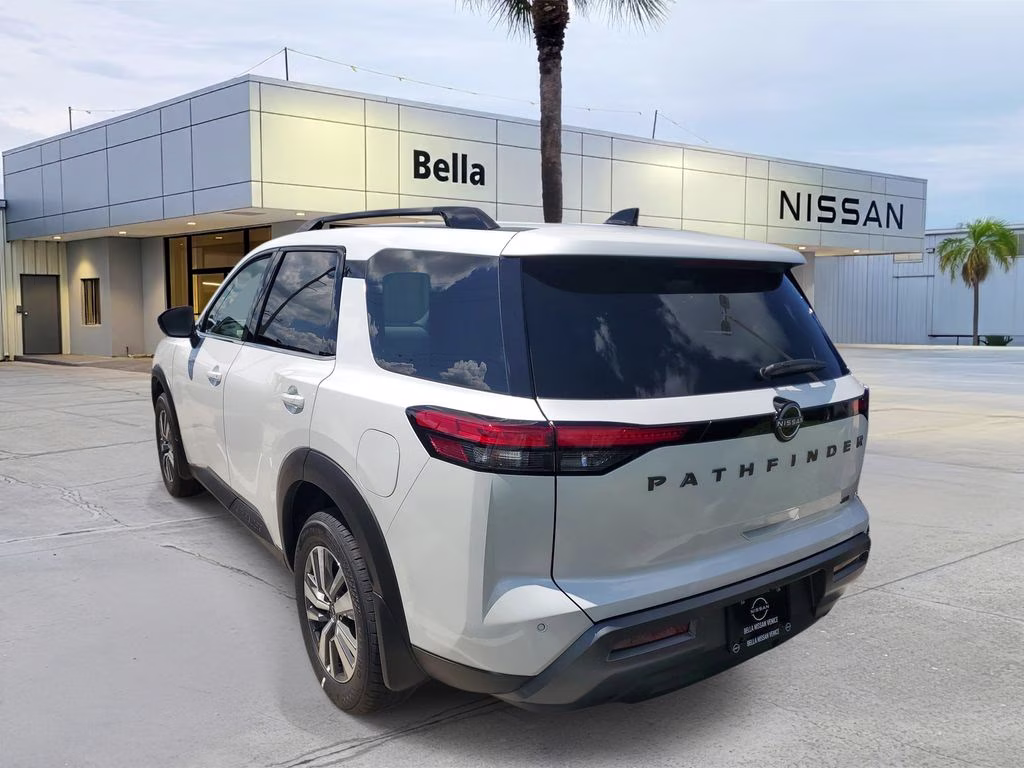 2026 Everest White Pearl Tricoat Nissan Pathfinder SL FWD SUV
