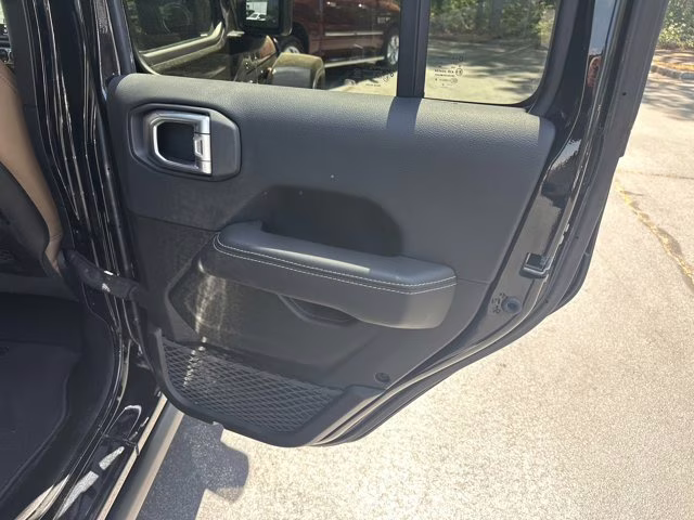 2023 Black Clearcoat Jeep Wrangler Rubicon 4X4 Convertible
