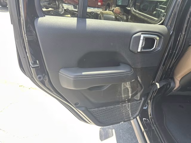 2023 Black Clearcoat Jeep Wrangler Rubicon 4X4 Convertible