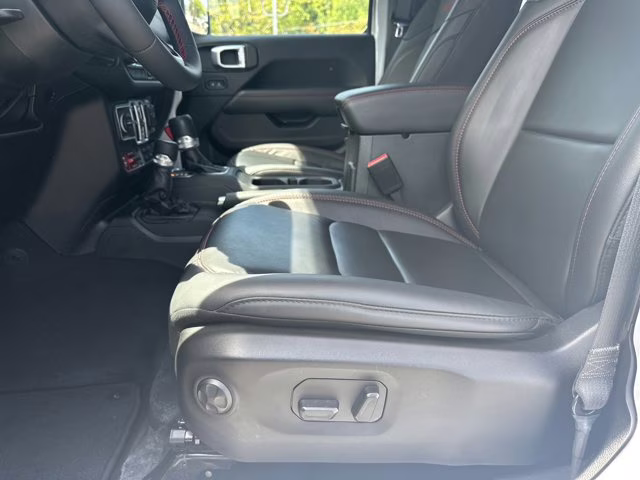 2024 Silver Zynith Clearcoat Jeep Wrangler Rubicon 4X4 Convertible