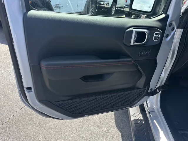 2024 Silver Zynith Clearcoat Jeep Wrangler Rubicon 4X4 Convertible