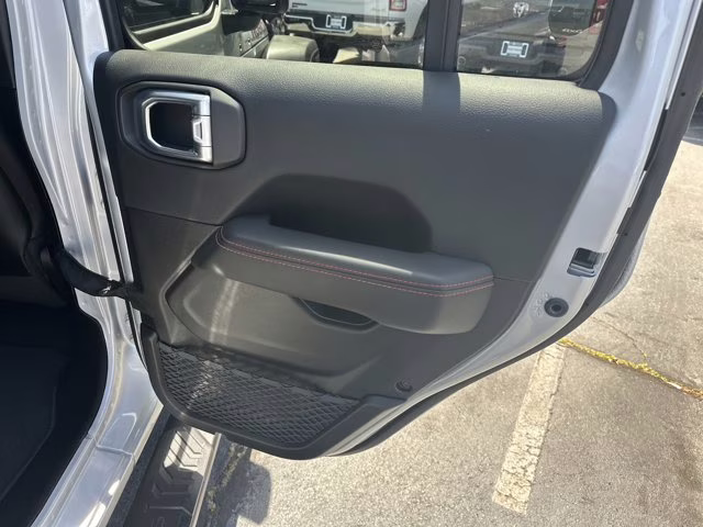 2024 Silver Zynith Clearcoat Jeep Wrangler Rubicon 4X4 Convertible