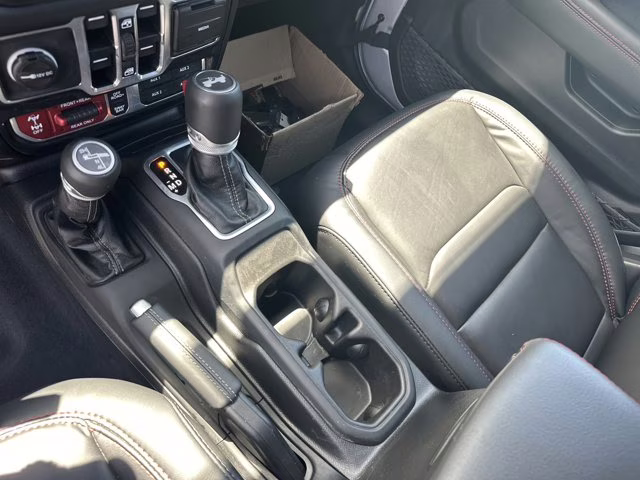 2024 Silver Zynith Clearcoat Jeep Wrangler Rubicon 4X4 Convertible