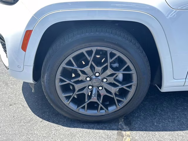 2023 Bright White Clearcoat Jeep Grand Cherokee 4xe Summit 4X4 SUV