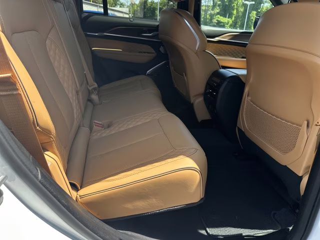 2023 Bright White Clearcoat Jeep Grand Cherokee 4xe Summit 4X4 SUV