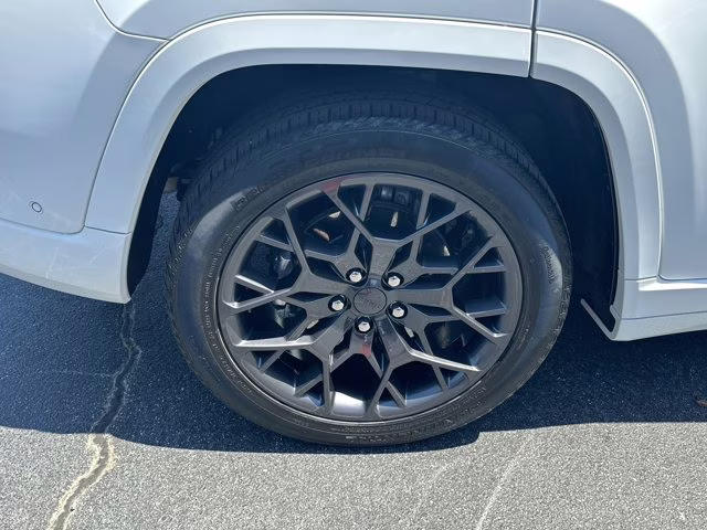 2023 Bright White Clearcoat Jeep Grand Cherokee 4xe Summit 4X4 SUV