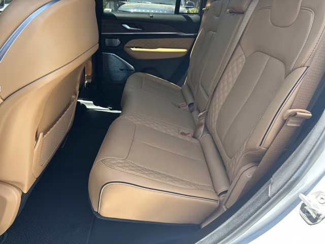 2023 Bright White Clearcoat Jeep Grand Cherokee 4xe Summit 4X4 SUV