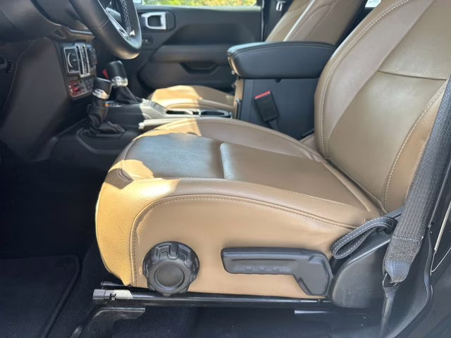 2023 Black Clearcoat Jeep Wrangler Rubicon 4X4 Convertible