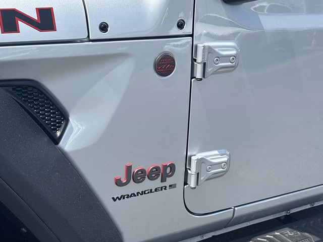 2024 Silver Zynith Clearcoat Jeep Wrangler Rubicon 4X4 Convertible
