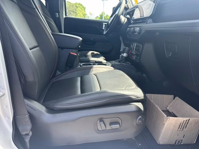 2024 Silver Zynith Clearcoat Jeep Wrangler Rubicon 4X4 Convertible