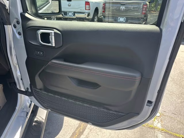 2024 Silver Zynith Clearcoat Jeep Wrangler Rubicon 4X4 Convertible
