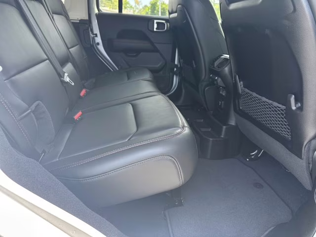 2024 Silver Zynith Clearcoat Jeep Wrangler Rubicon 4X4 Convertible