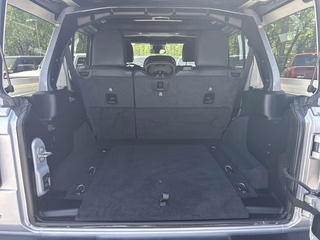 2024 Silver Zynith Clearcoat Jeep Wrangler Rubicon 4X4 Convertible