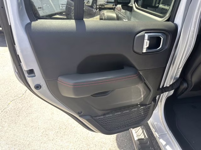 2024 Silver Zynith Clearcoat Jeep Wrangler Rubicon 4X4 Convertible