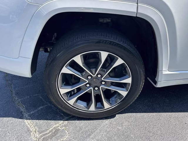2024 Bright White Clearcoat Jeep Grand Cherokee Overland 4X4 SUV