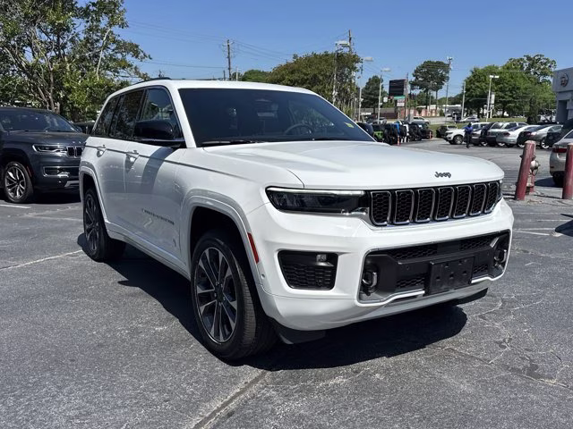 2024 Bright White Clearcoat Jeep Grand Cherokee Overland 4X4 SUV