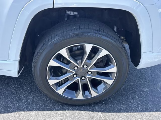 2024 Bright White Clearcoat Jeep Grand Cherokee Overland 4X4 SUV