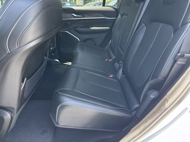 2024 Bright White Clearcoat Jeep Grand Cherokee Overland 4X4 SUV