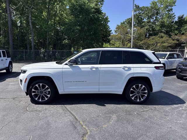 2024 Bright White Clearcoat Jeep Grand Cherokee Overland 4X4 SUV