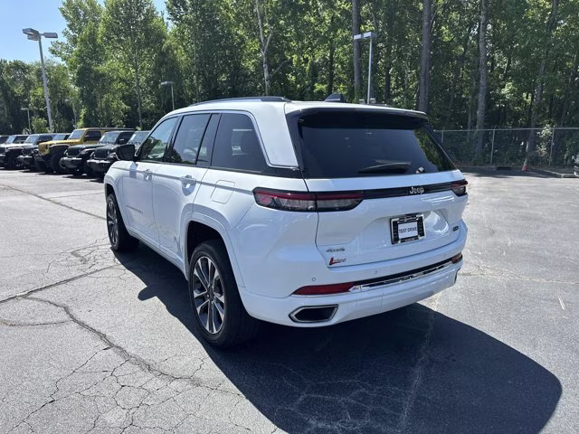 2024 Bright White Clearcoat Jeep Grand Cherokee Overland 4X4 SUV