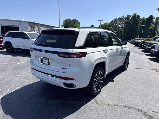 2024 Bright White Clearcoat Jeep Grand Cherokee Overland 4X4 SUV