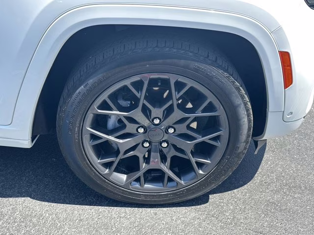 2023 Bright White Clearcoat Jeep Grand Cherokee 4xe Summit 4X4 SUV