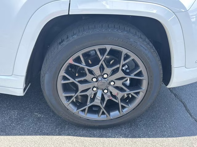 2023 Bright White Clearcoat Jeep Grand Cherokee 4xe Summit 4X4 SUV