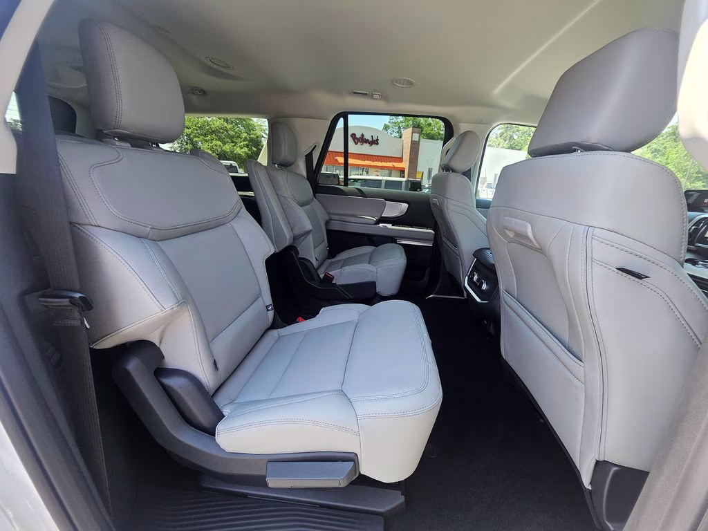 2026 Star White Metallic Tri-Coat Ford Expedition Max Active 4X4 SUV