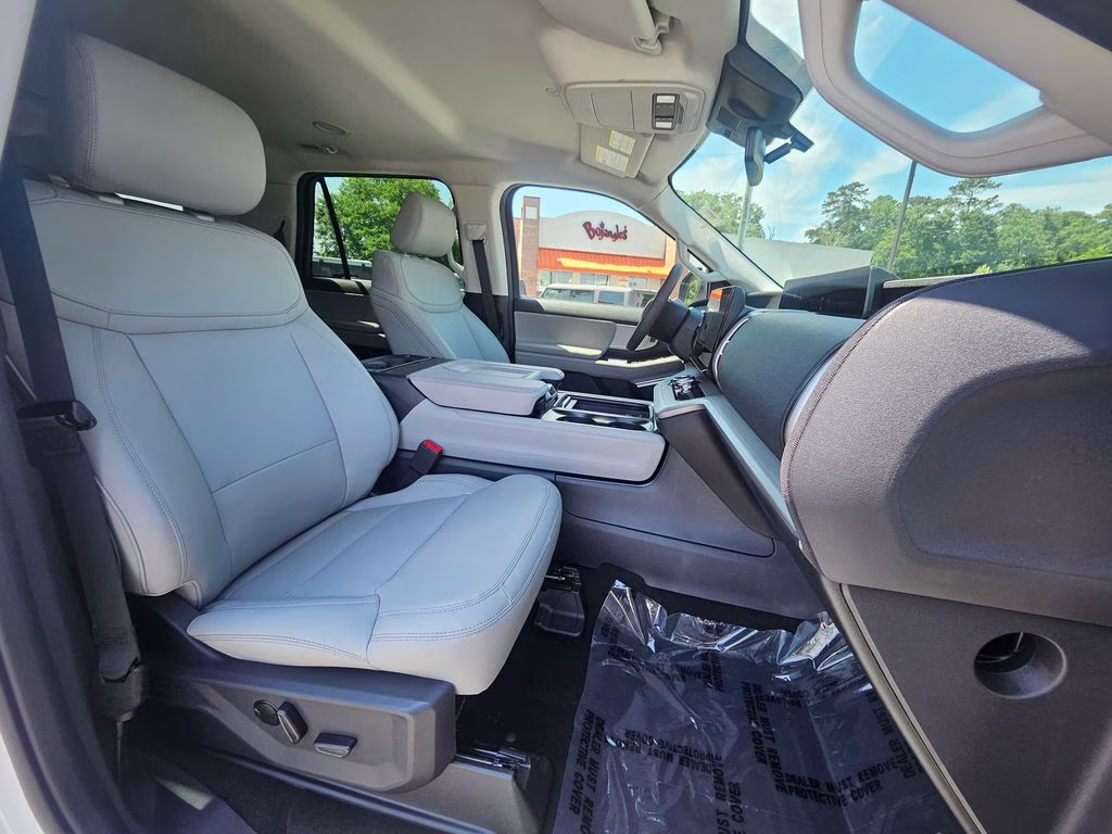 2026 Star White Metallic Tri-Coat Ford Expedition Max Active 4X4 SUV