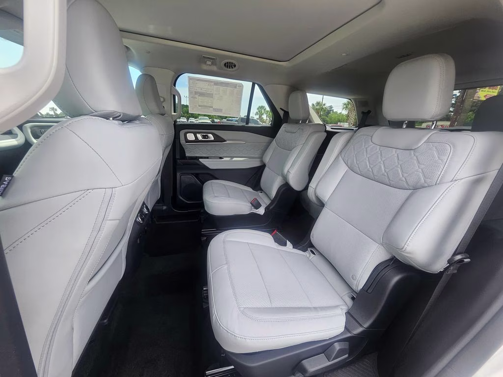 2026 Star White Metallic Tri-Coat Ford Explorer Platinum 4X4 SUV