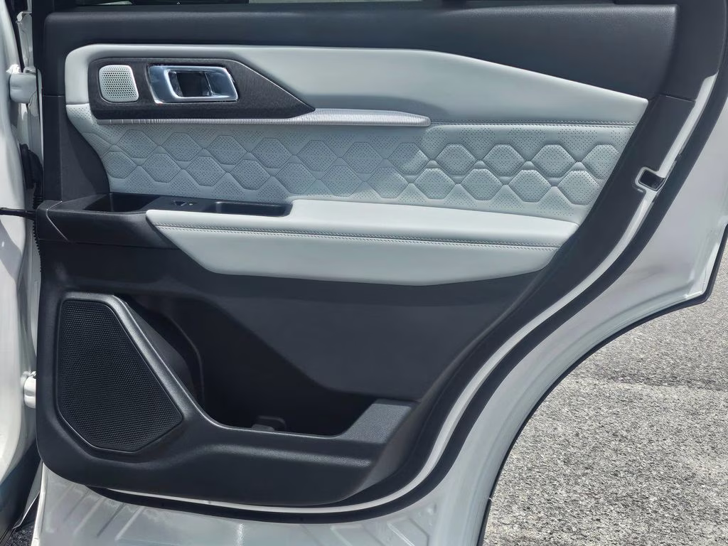 2026 Star White Metallic Tri-Coat Ford Explorer Platinum 4X4 SUV