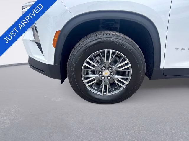 2026 Summit White Chevrolet Traverse LT FWD SUV