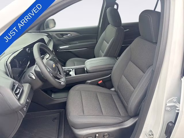 2026 Summit White Chevrolet Traverse LT FWD SUV